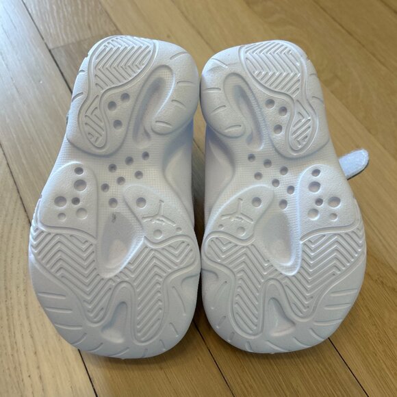 Brand New, Toddlers' white leather Jordan 11 CMFT low top sneakers, 5C - Picture 4 of 4